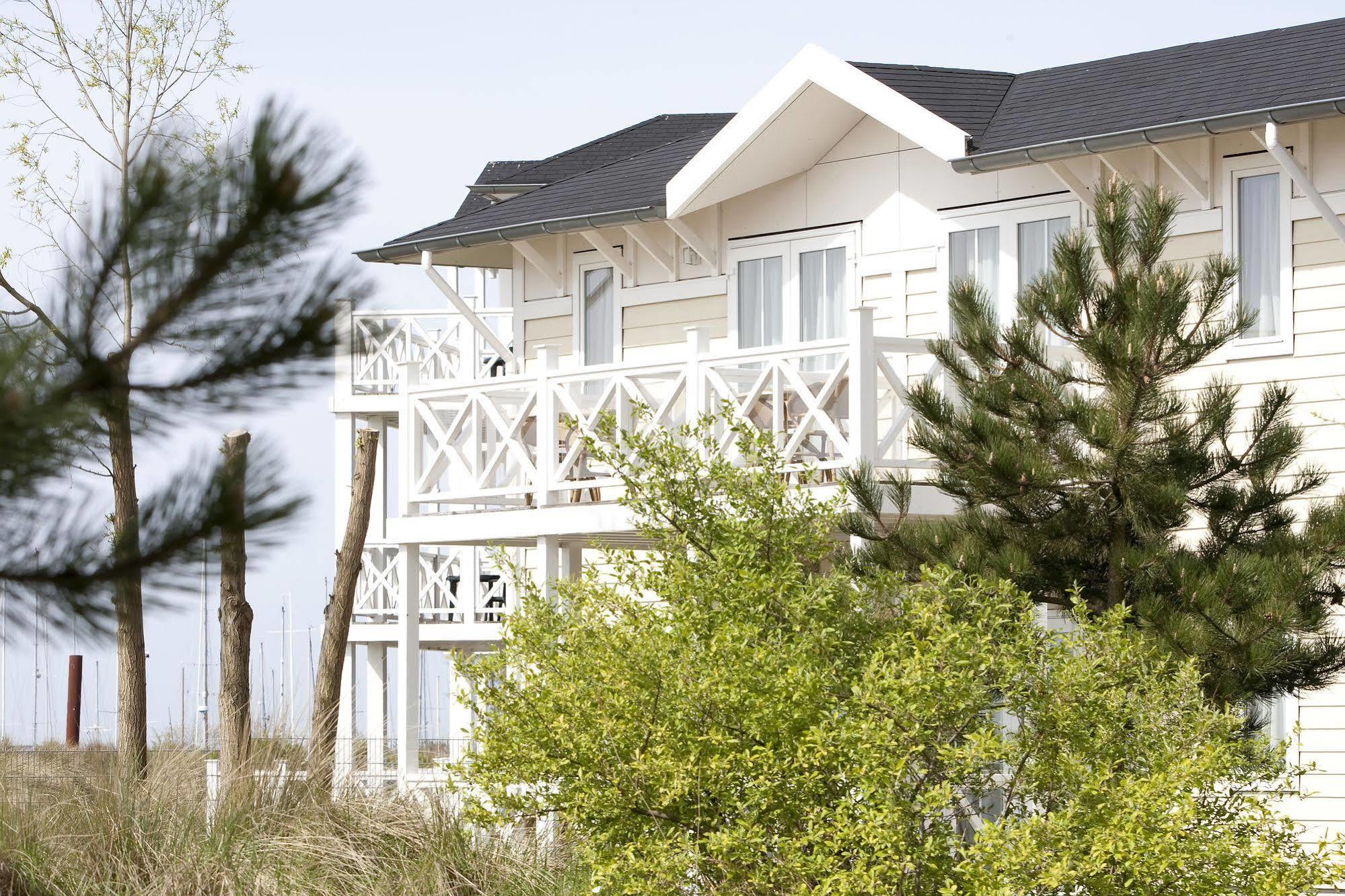 HOTEL CAPE HELIUS BEACH | ⋆⋆⋆ | HELLEVOETSLUIS, NETHERLANDS | SEASON DEALS  FROM €128